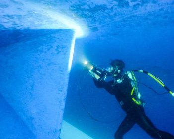ship-in-water-class-survey-commercial-diver-1024x576-1
