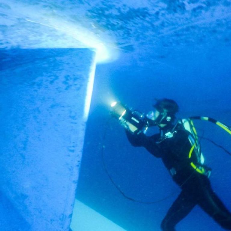 ship-in-water-class-survey-commercial-diver-1024x576-1